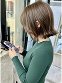 動きで軽やかに小顔見え！30代の外ハネレイヤーボブ