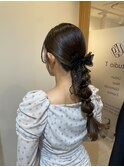 大人女性に人気、タイト×編み下ろしヘアセット