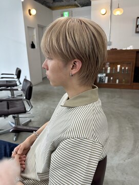 ペレ 梅田(PELE) 刈り上げセンターパート/波巻きツイストスパイラル/梅田