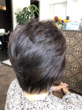 サロンドジュネ(salon de JUNE) 大人系ツヤショート