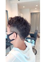 アミーコ(Amico)&nbsp;ツーブロック刈り上げスパイラルパーマアップバング流行モテる