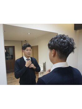 〈当日予約OK！〉カット最終受付19時までなので、お仕事終わりにも◎平日限定のお得なクーポンもご用意！