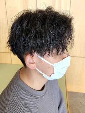 ニアウ 伊勢崎連取店(Niau) 刈り上げセンターパートツイストスパイラル波巻きパーマ前下り