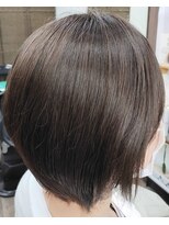 ヘアーサロン ツイン ショートカットナチュラルブラウンストレートサラツヤ髪30代40代