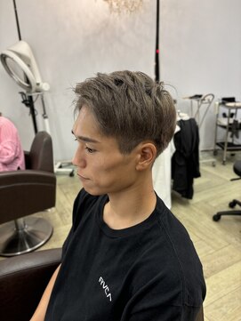 コワファースト 大分(COIFF1RST) 刈り上げアッシュホワイト