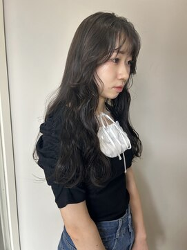 ヌークバイラヴェスト 四日市(neuk by lovest) 〔mirisa〕うごきのあるロングスタイル ダークアッシュ