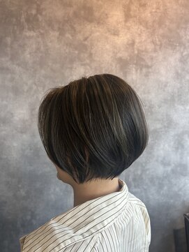 ウィート(wheat) グレージュハイライト/丸みショートボブ