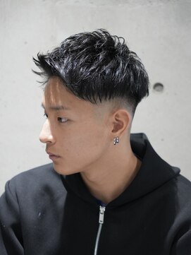 MEN'S/アップバングショート×スキンフェード/短髪/2ブロック
