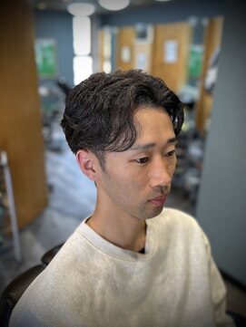 レオヘアワークス(LEO HAIR WORKS) センターパート　フェザーパーマ　ニュアンスパーマ　新潟床屋
