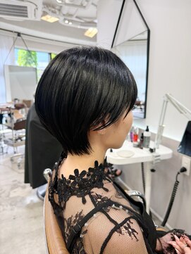 メモリーズ 表参道(Memories) 骨格補正の丸みショート×サイドバングで360°美シルエット♪