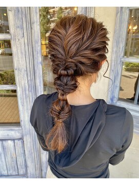 エイミーバイアフロート(amie by afloat) 編みおろしゆるふわアレンジ◎