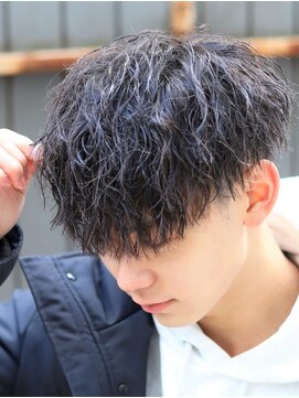 フリーク バーバーショップ 都島店(FREAK BARBER SHOP) 短髪ツーブロックスーツ束感モテる男黒髪波打ちパーマ流行