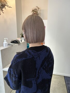 アヴァンスアンス 広島袋町店(AVANCE.ens) ミルクティーベージュ×切りっぱなしボブ