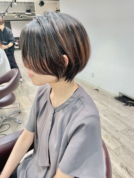 コワファーストナガサキシャンプーボーイ(COIFF1RST NAGASAKI SHAMPOO BOY) 大人可愛い20代30代40代黒髪前下がりショートボブ丸みショート◎