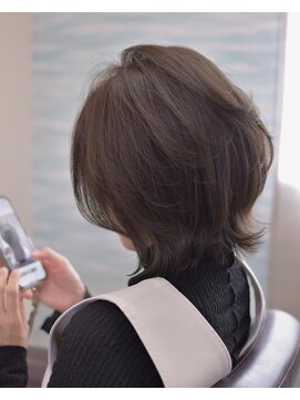 ダラ(DARA) 伸ばしかけショートウルフ × アッシュグレージュ