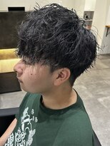 ヒュイル バイ ニアウ(Hwyl by Niau) メンズマッシュパーマニュアンスパーマスパイラルパーマ刈り上げ