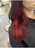 真っ赤なインナーカラーが可愛いロング