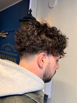 ミリオンバックス 神田店(Million Bucks) スパイキーショート/スペインカール<理容室>[メンズ/床屋/神田]