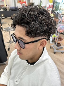 ウェイビーエフティフィフス 横浜西口(WAVEY ft.fifth) 横浜スペインカールラルフカールーズパーマスキンフェード30代◆