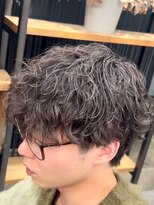 オーバル ジングウマエ(OVARL jingumae) ツイストスパイラル縦落ちパーマシャドウパーマ