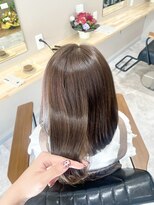アンビス(1bis) 透明感を引き出すモカベージュカラー