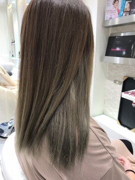 ルシエル バイ カトレアグループ(Le Ciel) ナチュラルアッシュでインナーカラーに挑戦!