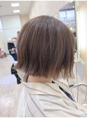 外ハネ束間ボブ