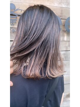 ビー(bee) ナチュラルバレイヤージュ