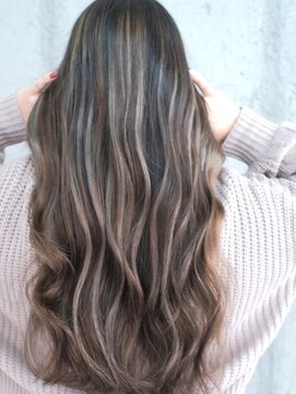 マリアナ(Mariana) ハイライトショートヘアレイヤーカットダブルカラー