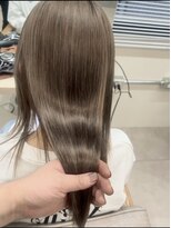 ユニ 江坂(Uni.)&nbsp;中明度グレージュ　切りっぱなしボブ　エアリーロング　美髪