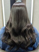 レアナ バイ ニーナ(Leana by NINA)&nbsp;プルエクステでロングヘア