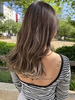 サル(saru)&nbsp;#ハイライトカラー × #グレージュ