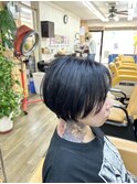 クールな印象に仕上げるシンプルショート