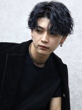 《*波巻きスパイラルパーマはセンターパートとの相性抜群*》清潔感のある印象で、ビジネスマンにも◎[那覇]