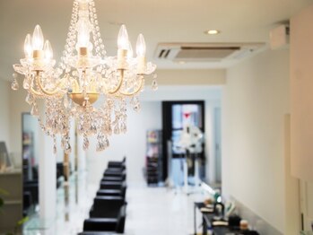 アリエ(Allie)の写真/【四条烏丸2分】圧倒的ホスピタリティとパーソナル提案で人気の“Allie”大人の髪質改善でうるツヤ美髪へ♪