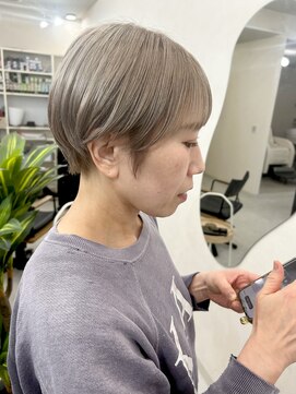 ホワイトベージュ/ショート