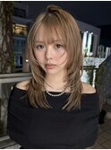 原宿ハッシュカットミディアムレイヤーカットヘーゼルベージュ
