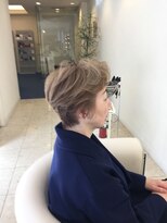 サロン ド コワフュールシェ トモ(salon de coiffure chez tomo)&nbsp;プラチナムショート
