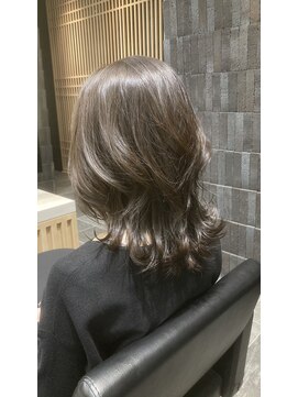 ラテ 渋谷(LATTE) ミディアム レイヤー くびれ 外ハネ