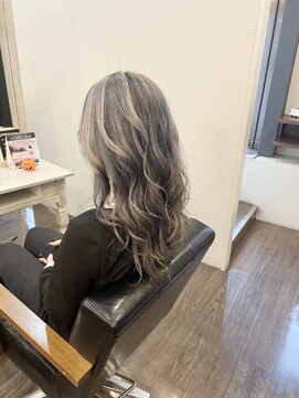 ヘアーメイク ヴェルダ(Hair make VERDA) ハイライトシルバーベージュ