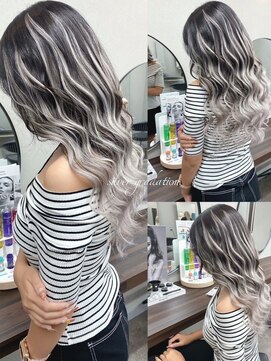 エミーバイモアムー(Emmie byMoremuu) ［南越谷YU-TA］ギャルカラー×エクステバレイヤージュ