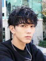 ウニカ デ メン(UN1CA de MEN) ツイストスパイラルパーマツーブロック刈り上げメンズマッシュ