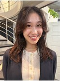 毛流れセンターパートのミディアムスタイル/くせ毛/前髪