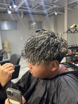 リア 布施店(Lia) ハイライトパーマ