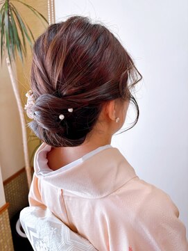 ヘアーボー ラーラ(hairbeau L'ala) タイトシニヨン