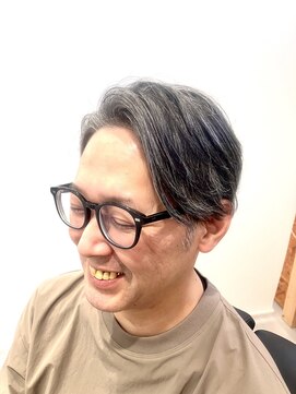 オイアルト(OIALT) 白髪をいかした40歳からのイケオジスタイル!