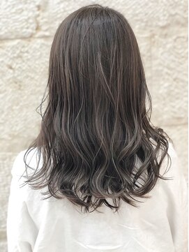 ティンク 横須賀中央(Tink) 艶感たっぷりオリーブカラー