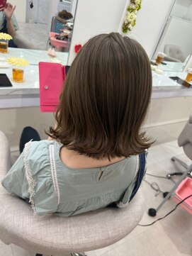 エレラビューティー(ELERA beauty) 外ハネボブ♪カーキベージュ