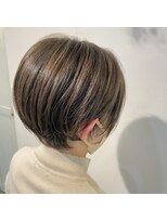 ムーア(MUA) 【MUA 札幌　馬場】オリーブベージュ×クセ活かしショート