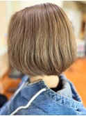 ミルクティべージュ大人可愛い髪質改善カラー内巻きショートボブ